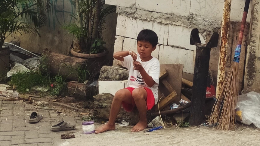 Trauma Masa Kecil? Ini 10 Kebiasaan Orang yang Kurang Kasih Sayang