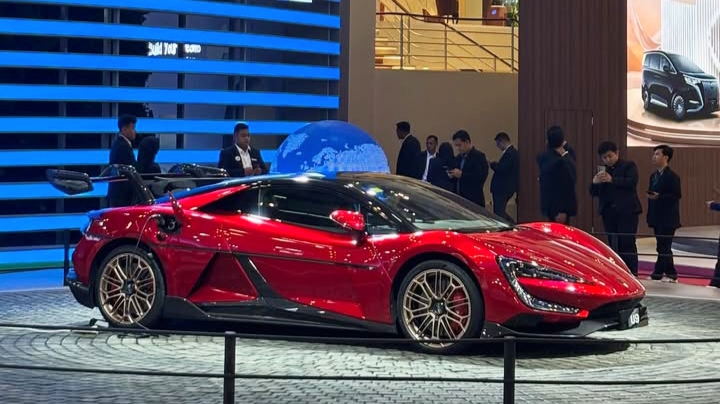 HYPTEC HT: Mobil Listrik Mewah yang Menjadi Primadona GIIAS 2025