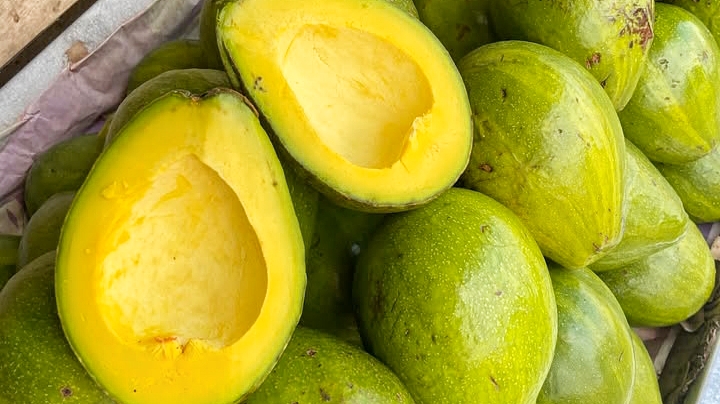 Alpukat: Superfood untuk Kulit Sehat dan Bercahaya