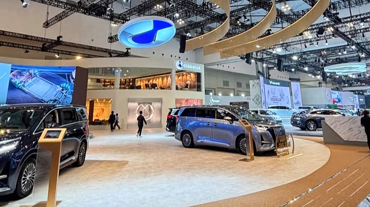 HYPTEC HT: Mobil Listrik Mewah yang Menjadi Primadona GIIAS 2025