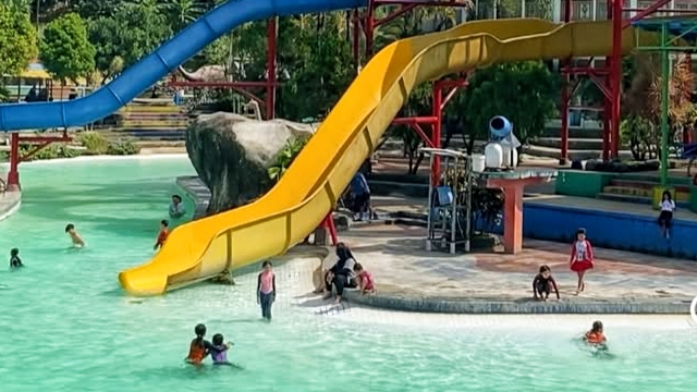 Mengapa Buang Air Kecil di Kolam Renang Berbahaya? Fakta yang Tak Banyak Diketahui