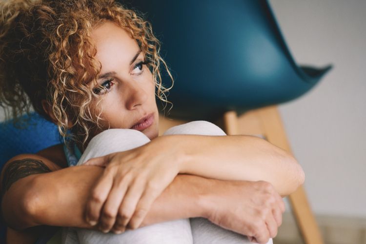 Psikologi Ungkap 10 Kebiasaan yang Menyembunyikan Kehilangan Kebahagiaan Perempuan